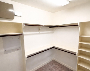 321 W 26th Street - Photo Thumbnail 16