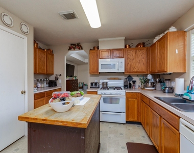 24027 Kingbriar Drive - Photo Thumbnail 9