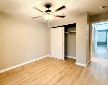 7202 S Dairy Ashford Road - Photo Thumbnail 15