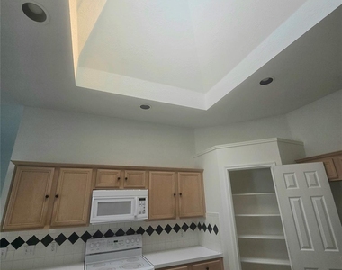 4814 Windy Way - Photo Thumbnail 7