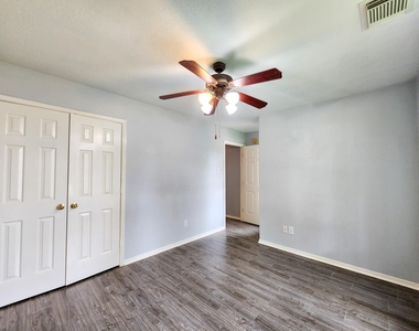 11902 White Water Bay Drive - Photo Thumbnail 4