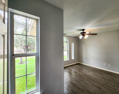 11902 White Water Bay Drive - Photo Thumbnail 3