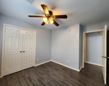 11902 White Water Bay Drive - Photo Thumbnail 9