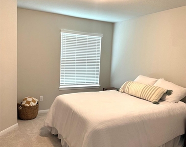 5504 Hyde Park Drive - Photo Thumbnail 21