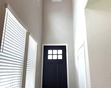 5504 Hyde Park Drive - Photo Thumbnail 3