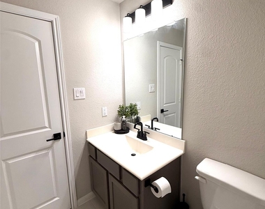 5504 Hyde Park Drive - Photo Thumbnail 19