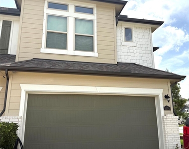 5504 Hyde Park Drive - Photo Thumbnail 2