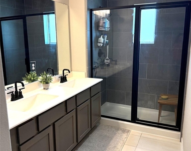 5504 Hyde Park Drive - Photo Thumbnail 16