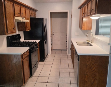 1502 Sudbury Drive - Photo Thumbnail 5