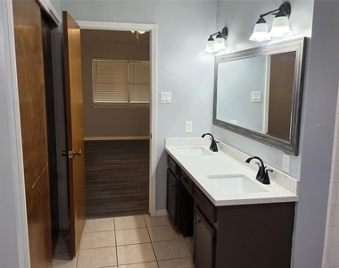 1502 Sudbury Drive - Photo Thumbnail 9