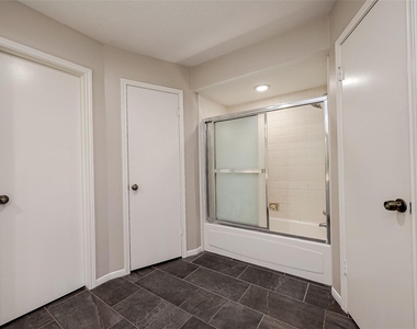 131 Cove Circle - Photo Thumbnail 27