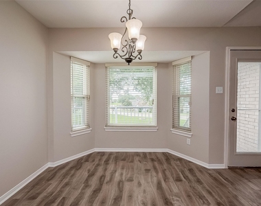 131 Cove Circle - Photo Thumbnail 17