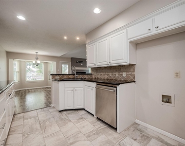 131 Cove Circle - Photo Thumbnail 14