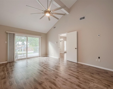 131 Cove Circle - Photo Thumbnail 21