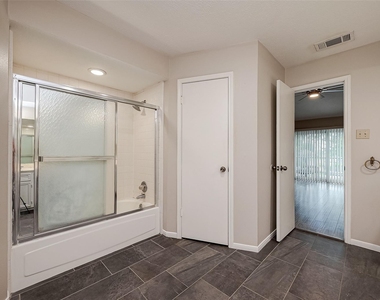 131 Cove Circle - Photo Thumbnail 26