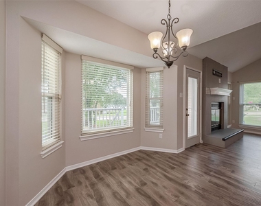 131 Cove Circle - Photo Thumbnail 18