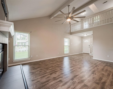 131 Cove Circle - Photo Thumbnail 9