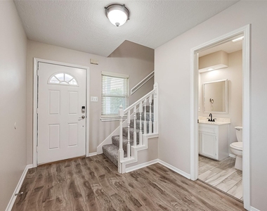 131 Cove Circle - Photo Thumbnail 3