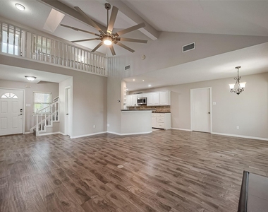 131 Cove Circle - Photo Thumbnail 10