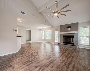 131 Cove Circle - Photo Thumbnail 5