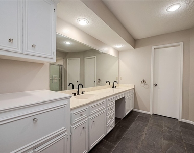 131 Cove Circle - Photo Thumbnail 22