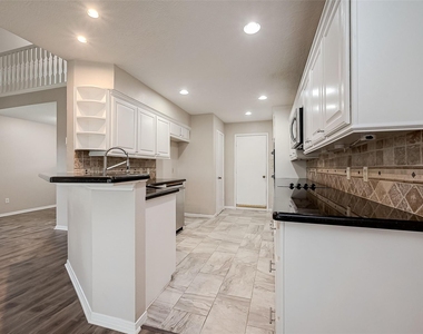 131 Cove Circle - Photo Thumbnail 11