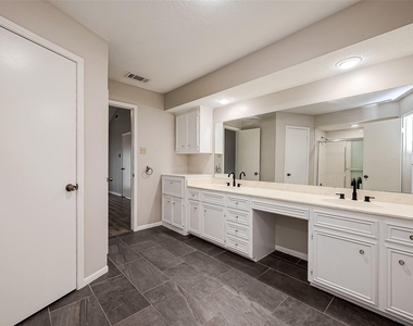 131 Cove Circle - Photo Thumbnail 24