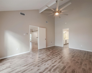 131 Cove Circle - Photo Thumbnail 20