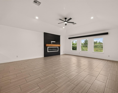 1343 Alpha Lane - Photo Thumbnail 12