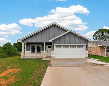 1343 Alpha Lane - Photo Thumbnail 2