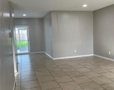 2505 Se 16th Place - Photo Thumbnail 16