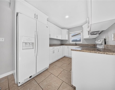 2505 Se 16th Place - Photo Thumbnail 9