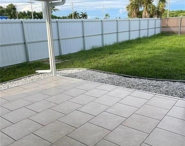 2505 Se 16th Place - Photo Thumbnail 3