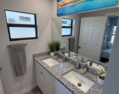 313 Sw 47th Terrace - Photo Thumbnail 19