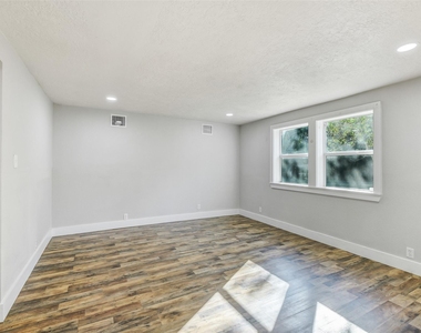 31423 Reids Prairie Road - Photo Thumbnail 15