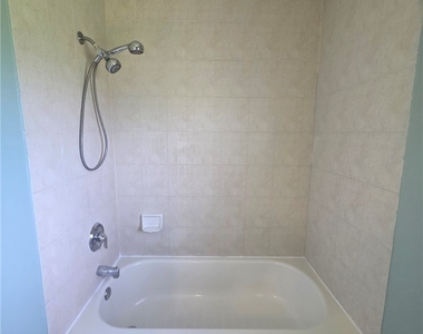 2422 Vernon Avenue S - Photo Thumbnail 6