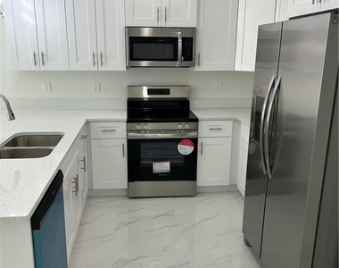 701-703 W 12th Street - Photo Thumbnail 2