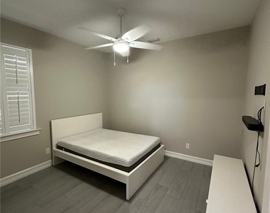 13451 Seaside Harbour Drive - Photo Thumbnail 4