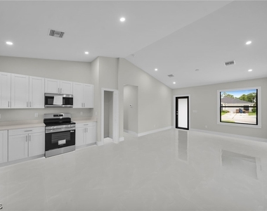 462 Lampion Avenue S - Photo Thumbnail 7