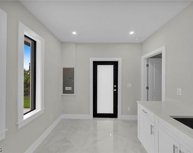 462 Lampion Avenue S - Photo Thumbnail 8