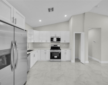 462 Lampion Avenue S - Photo Thumbnail 6