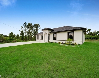 462 Lampion Avenue S - Photo Thumbnail 2