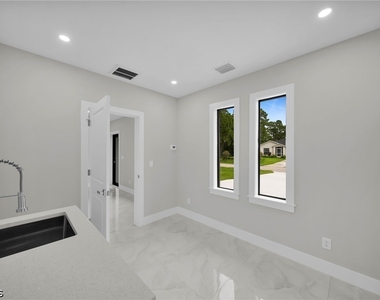 462 Lampion Avenue S - Photo Thumbnail 11