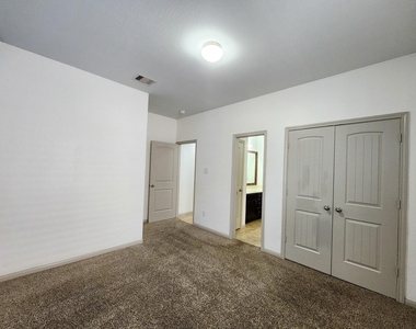 4515 Greenleaf Drive - Photo Thumbnail 15