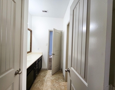 4515 Greenleaf Drive - Photo Thumbnail 16