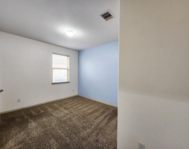 4515 Greenleaf Drive - Photo Thumbnail 14