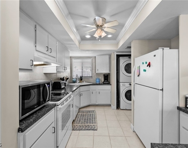 1203 Sw 48th Terrace - Photo Thumbnail 8