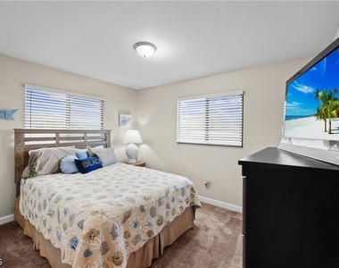1203 Sw 48th Terrace - Photo Thumbnail 24