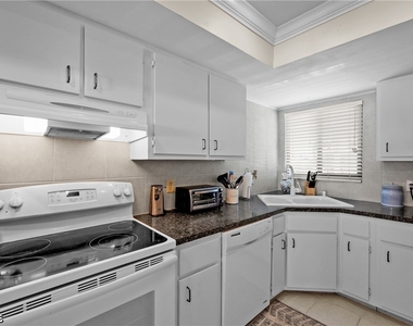 1203 Sw 48th Terrace - Photo Thumbnail 7