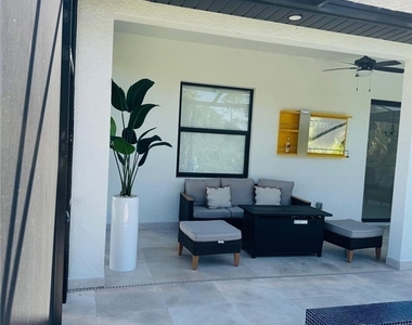 505 E 8th Street - Photo Thumbnail 4